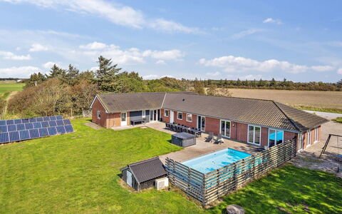 Stefania - 700M from the Sea: Hus, Hjem, Dør, Tag, Sommerhus, Estate, Have, Skygge, Sidespor, Gård
