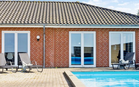 Stefania - 700M from the Sea: Hus, Hjem, Dør, Tag, Sommerhus, Estate, Have, Skygge, Sidespor, Gård