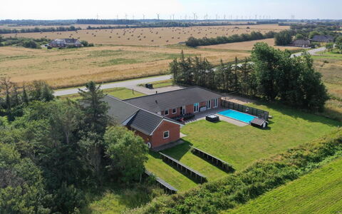 Stefania - 700M from the Sea: Hus, Hjem, Dør, Tag, Sommerhus, Estate, Have, Skygge, Sidespor, Gård