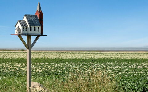 Ejna: Blå, Busk, Sommerhus, Bunddække, Have, Estate, Skygge, Landscaping, Stuehus, Eco Hotel