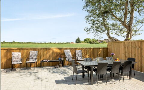 Iina - 13Km from the Sea: Blå, Busk, Sommerhus, Bunddække, Have, Estate, Skygge, Landscaping, Stuehus, Eco Hotel