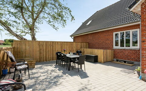 Iina - 13Km from the Sea: Blå, Busk, Sommerhus, Bunddække, Have, Estate, Skygge, Landscaping, Stuehus, Eco Hotel