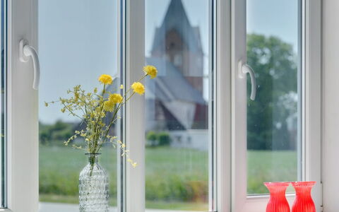 Iina - 13Km from the Sea: Blå, Busk, Sommerhus, Bunddække, Have, Estate, Skygge, Landscaping, Stuehus, Eco Hotel