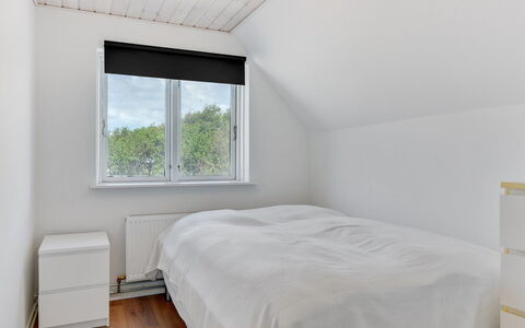 Iina - 13Km from the Sea: Indretning, Soveværelse, Seng, Loft, Træ, Gulvbelægning, Etage, Sengetøj, Sengetøj, Møbel