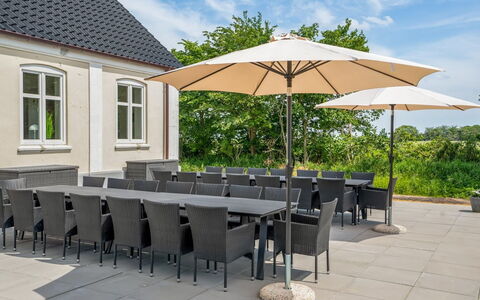 Niki - 15Km from the Sea: Blå, Busk, Sommerhus, Bunddække, Have, Estate, Skygge, Landscaping, Stuehus, Eco Hotel