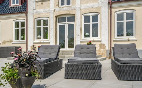Niki - 15Km from the Sea: Blå, Busk, Sommerhus, Bunddække, Have, Estate, Skygge, Landscaping, Stuehus, Eco Hotel