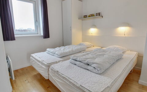 Arngerus: Seng, Soveværelse, Væg, Sengetøj, Sengetøj, Træ, Etage, Indretning, Loft, Gulvbelægning