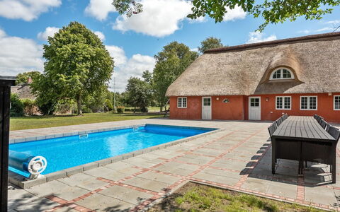 Alitta - 27Km from the Sea: Tag, Hjem, Sommerhus, Sidespor, Skygge, Stuehus, Estate, Indkørsel, Garden Bygninger, Gård