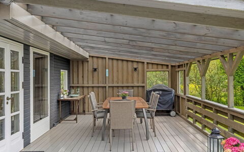 Saima - 25Km from the Sea: Træ, Veranda, Hårdttræ, Dæk, Bejdse, Planke, Udendørs Møbler, Skygge, Loft, Udendørs Struktur