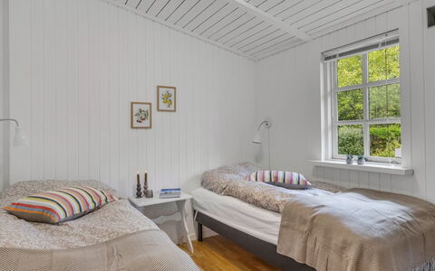 Saima - 25Km from the Sea: Soveværelse, Seng, Træ, Indretning, Loft, Sengetøj, Sengetøj, Etage, Gulvbelægning, Bed Frame