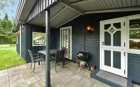 Saima - 25Km from the Sea: Træ, Sidespor, Hjem, Veranda, Dør, Sommerhus, Loft, Skygge, Have, Gård