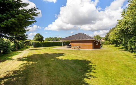 Aletta - 25Km from the Sea: Græs, Tag, Busk, Hus, Sommerhus, Land Lot, Hjem, Have, Almindeligt