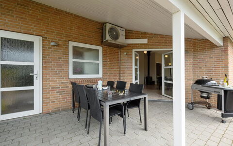 Najdenka - 25Km from the Sea: Tag, Hus, Hjem, Sommerhus, Dør, Sidespor, Estate, Lawn, Gård, Veranda