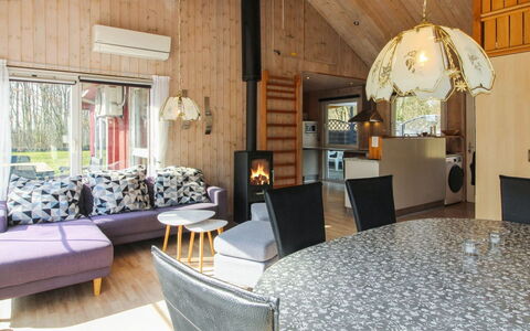 Edy - 25Km from the Sea: Træ, Indretning, Loft, Lysarmatur, Møbel, Stue, Hjem, Værelse, Sommerhus, Lysekrone