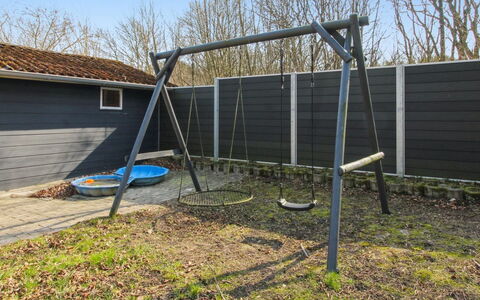 Edy - 25Km from the Sea: Legepladsudstyr, Svinge, Legeplads, Skygge, Have, Gård, Parkere, Backyard, Net, Chute