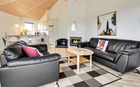 Jani - 25Km from the Sea: Couch, Indretning, Gulvbelægning, Stue, Møbel, Etage, Loft, Værelse, Hjem
