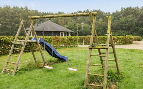 Jani - 25Km from the Sea: Legepladsudstyr, Svinge, Have, Skygge, Legeplads, Lawn, Stige, Parkere, Chute, Backyard