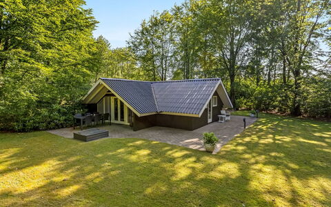 Jaakoppi - 25Km from the Sea: Tag, Hjem, Sommerhus, Estate, Garden Bygninger, Stuehus, Skygge, Lawn, Skur, Landscaping