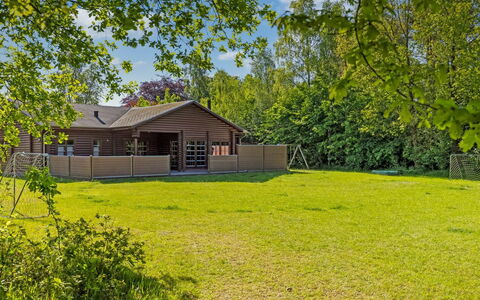 Frederica - 30Km from the Sea: Træ, Græs, Hjem, Busk, Hus, Sommerhus, Land Lot, Almindeligt, Boligområde