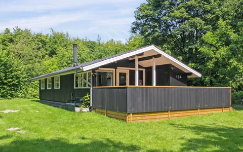 Jutta - 28Km from the Sea: Hus, Tag, Hjem, Sommerhus, Sidespor, Skygge, Veranda, Lawn, Garden Bygninger, Estate