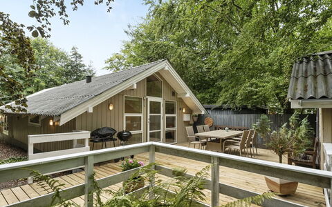 Swenki - 29Km from the Sea: Møbel, Indretning, Stol, Gulvbelægning, Bord, Udvej, Etage, Loft, Værelse, Eco Hotel