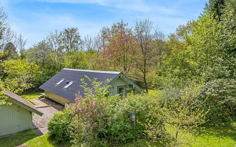 Hilla - 31Km from the Sea: Busk, Sommerhus, Landdistrikt, Bunddække, Have, Stuehus, Lawn, Eng, Estate, Landscaping