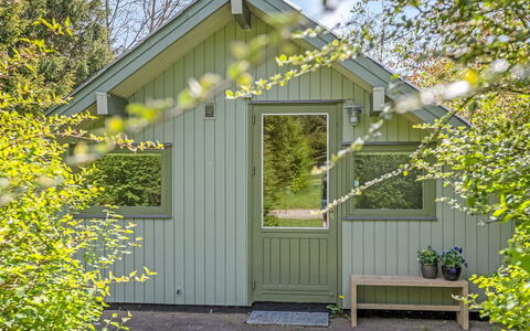 Hilla - 31Km from the Sea: Sommerhus, Skur, Garden Bygninger, Sidespor, Have, Hytte, Gård, Backyard, Bjælkehytte, Udendørs Struktur