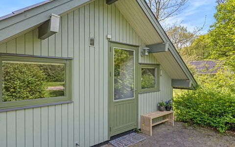 Hilla - 31Km from the Sea: Hjem, Sommerhus, Veranda, Hårdttræ, Sidespor, Dæk, Skygge, Planke, Estate, Garden Bygninger