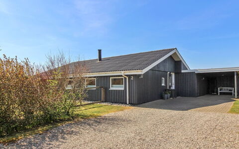 Benjamina - 530M to the Fjord: Møbel, Indretning, Gulvbelægning, Træ, Etage, Loft, Trægulve, Stol, Bord, Belysning