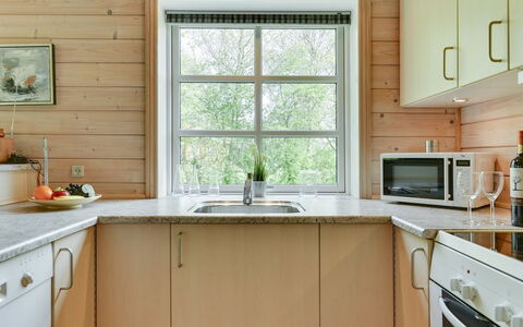 Fenja - 500M to the Fjord: Køkken, Gulvbelægning, Countertop, Træ, Køkken Apparat, Indretning, Sanitærarmatur, Cabinetry, Etage, Møbel
