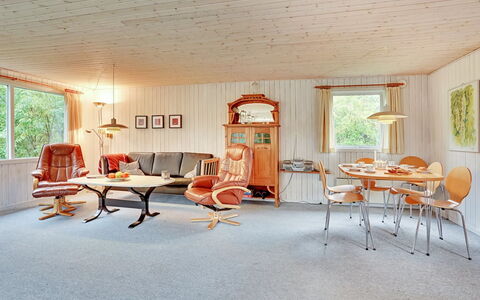 Leny - 450M to the Fjord: Møbel, Indretning, Træ, Loft, Gulvbelægning, Etage, Stol, Lysarmatur, Værelse, Stue