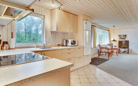 Leny - 450M to the Fjord: Træ, Loft, Indretning, Gulvbelægning, Countertop, Etage, Køkken, Værelse, Hjem, Lysarmatur