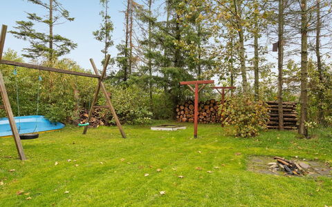 Leny - 450M to the Fjord: Land Lot, Have, Lawn, Backyard, Skygge, Landscaping, Eng, Parkere, Woodland, Gård