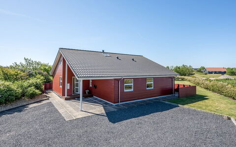 Hedevig - 800M to the Fjord: Møbel, Indretning, Gulvbelægning, Træ, Etage, Loft, Trægulve, Stol, Bord, Belysning