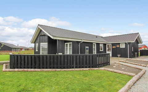 Saara - 700M to the Fjord: Møbel, Indretning, Stol, Gulvbelægning, Bord, Udvej, Etage, Loft, Værelse, Eco Hotel