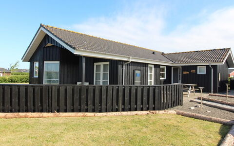 Saara - 700M to the Fjord: Møbel, Indretning, Stol, Gulvbelægning, Bord, Udvej, Etage, Loft, Værelse, Eco Hotel