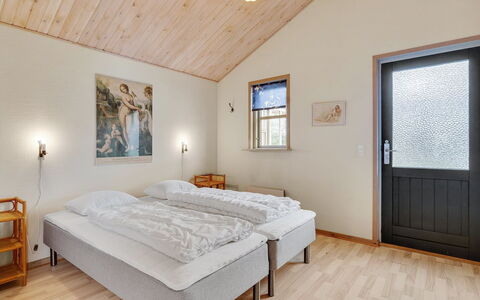 Raika - 450M to the Fjord: Træ, Soveværelse, Hjem, Seng, Loft, Bed Frame, Sengetøj, Sommerhus, Sengetøj, Hårdttræ