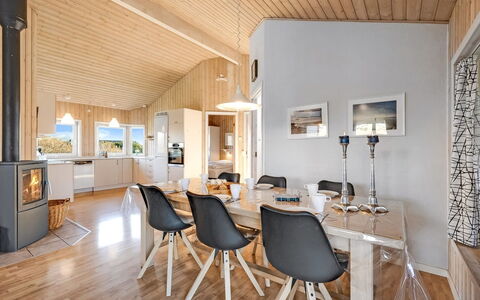 Ellis - 700M to the Fjord: Træ, Loft, Indretning, Hjem, Møbel, Lysarmatur, Værelse, Stue, Køkken & Spisebord, Sommerhus