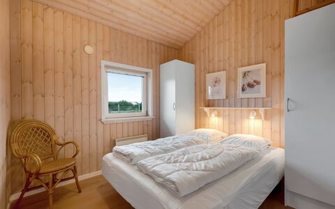 Ellis - 700M to the Fjord: Træ, Soveværelse, Seng, Hjem, Sengetøj, Sengetøj, Bed Frame, Loft, Hårdttræ, Bejdse