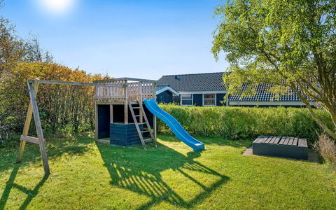 Thit - 1.2Km to the Fjord: Møbel, Indretning, Gulvbelægning, Træ, Etage, Loft, Trægulve, Stol, Bord, Belysning