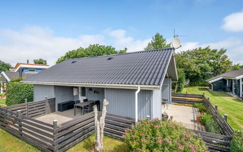 Remo - 990M to the Fjord: Hjem, Sommerhus, Skygge, Sidespor, Estate, Hårdttræ, Planke, Dæk, Veranda, Gård