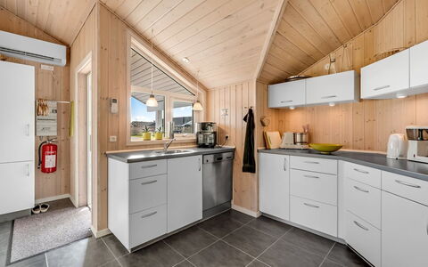 Tobbi - 1.1Km to the Fjord: Træ, Køkken, Loft, Større Bandage, Indretning, Countertop, Hjem, Cabinetry, Køkken Apparat, Værelse