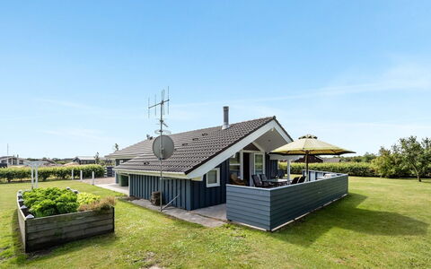 Tobbi - 1.1Km to the Fjord: Tag, Hus, Hjem, Sommerhus, Estate, Skygge, Sidespor, Lawn, Veranda, Stuehus