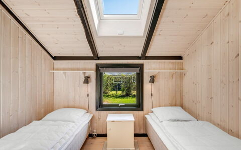 Throkil - 450M to the Fjord: Træ, Etage, Soveværelse, Loft, Bejdse, Seng, Hårdttræ, Planke, Bjælkehytte, Design