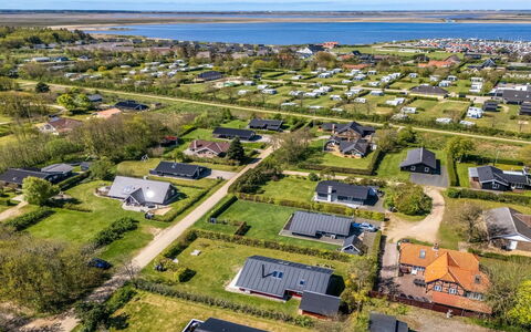 Throkil - 450M to the Fjord: Boligområde, Landskab, Fugleperspektiv, Tag, Hus, Forstad, Hjem, Land Lot, Luftfotografering, Almindeligt