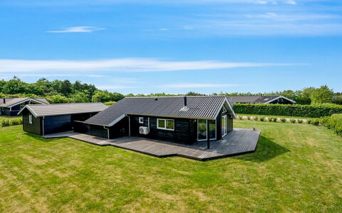 Leeve - 1.4Km to the Fjord: Tag, Hus, Hjem, Sommerhus, Dør, Sidespor, Dæk, Veranda, Planke, Hårdttræ