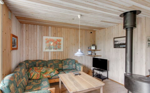 Jaane - 650M to the Fjord: Træ, Loft, Gulvbelægning, Etage, Indretning, Møbel, Værelse, Hårdttræ, Bejdse, Planke