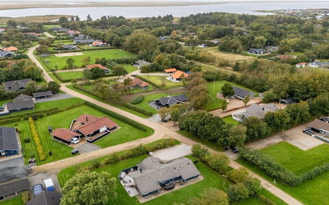 Martina - 560M to the Fjord: Boligområde, Fugleperspektiv, Landskab, Hus, Hjem, Luftfotografering, Tag, Forstad, Almindeligt, Land Lot
