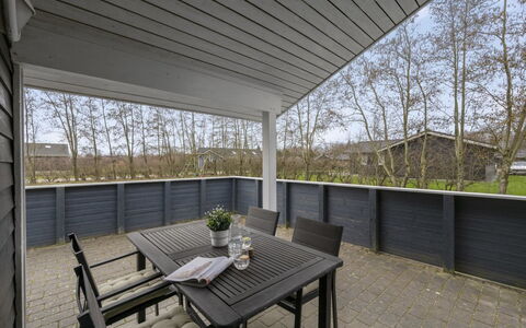 Tinka - 1.2Km to the Fjord: Loft, Veranda, Dæk, Skygge, Hårdttræ, Glas, Planke, Udendørs Struktur, Bejdse, Dagslys