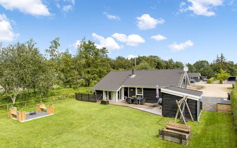 Gretje - 650M to the Fjord: Hus, Tag, Hjem, Sommerhus, Estate, Lawn, Stuehus, Have, Skygge, Garden Bygninger